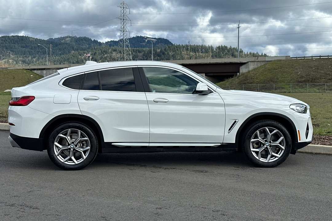 2023 BMW X4 xDrive30i - Image 2