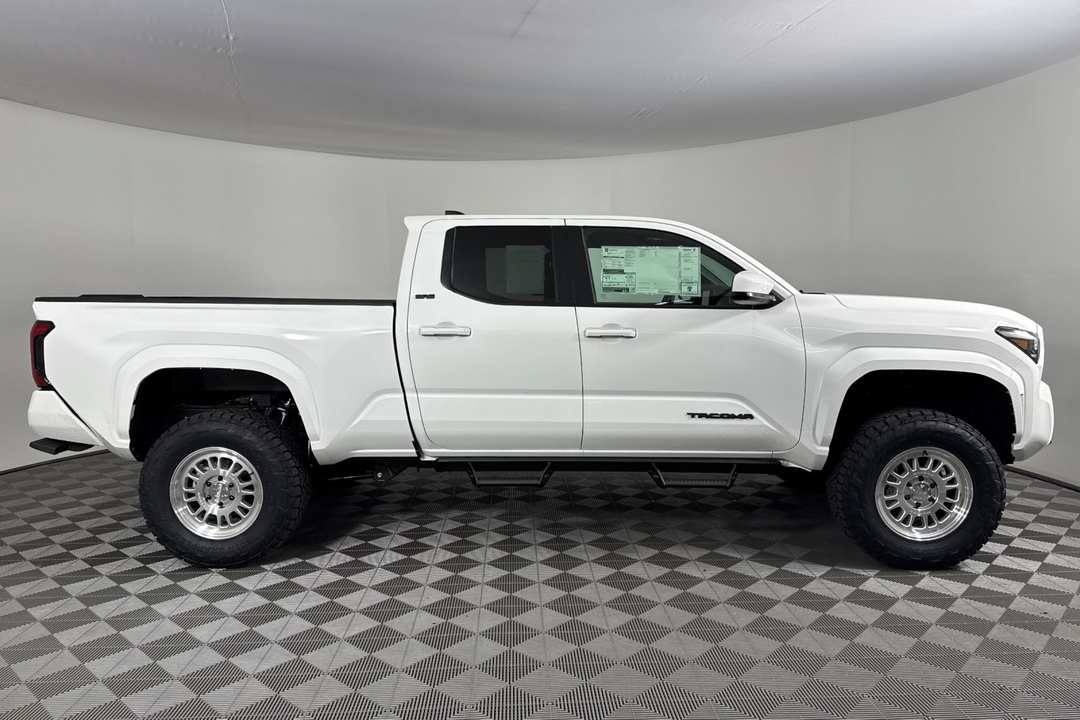 2025 Toyota Tacoma SR5 - Image 3