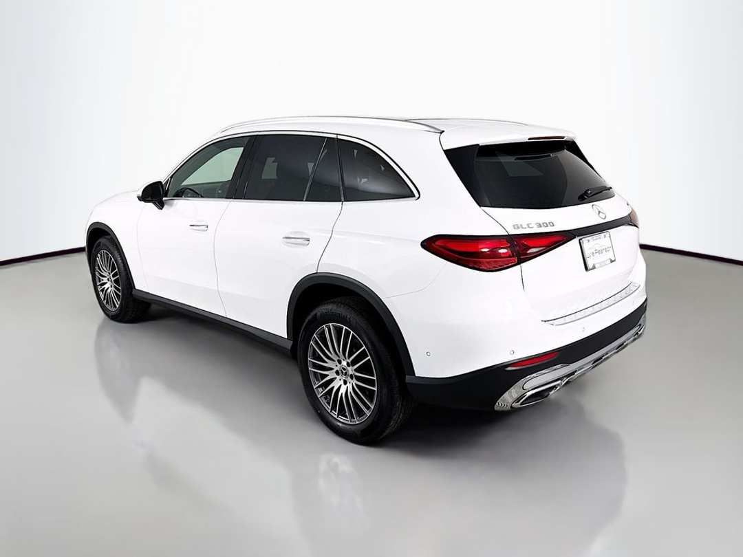 2026 Mercedes-Benz GLC GLC 300 - Image 3