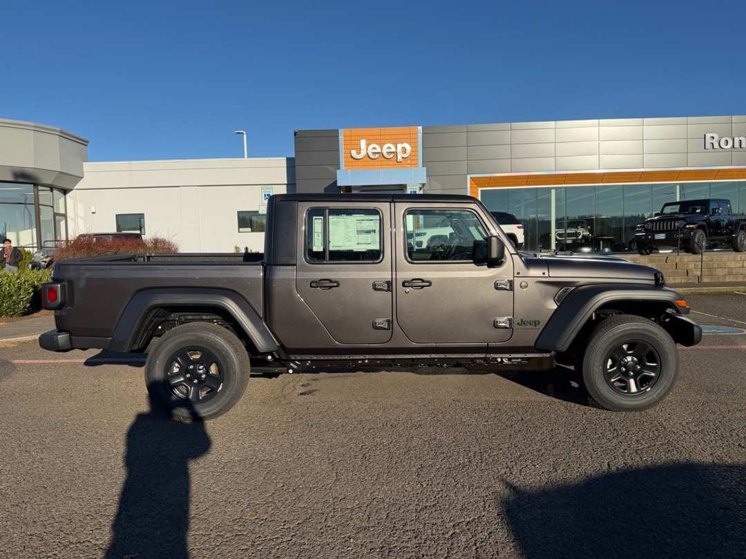 2026 Jeep Gladiator Sport - Image 9