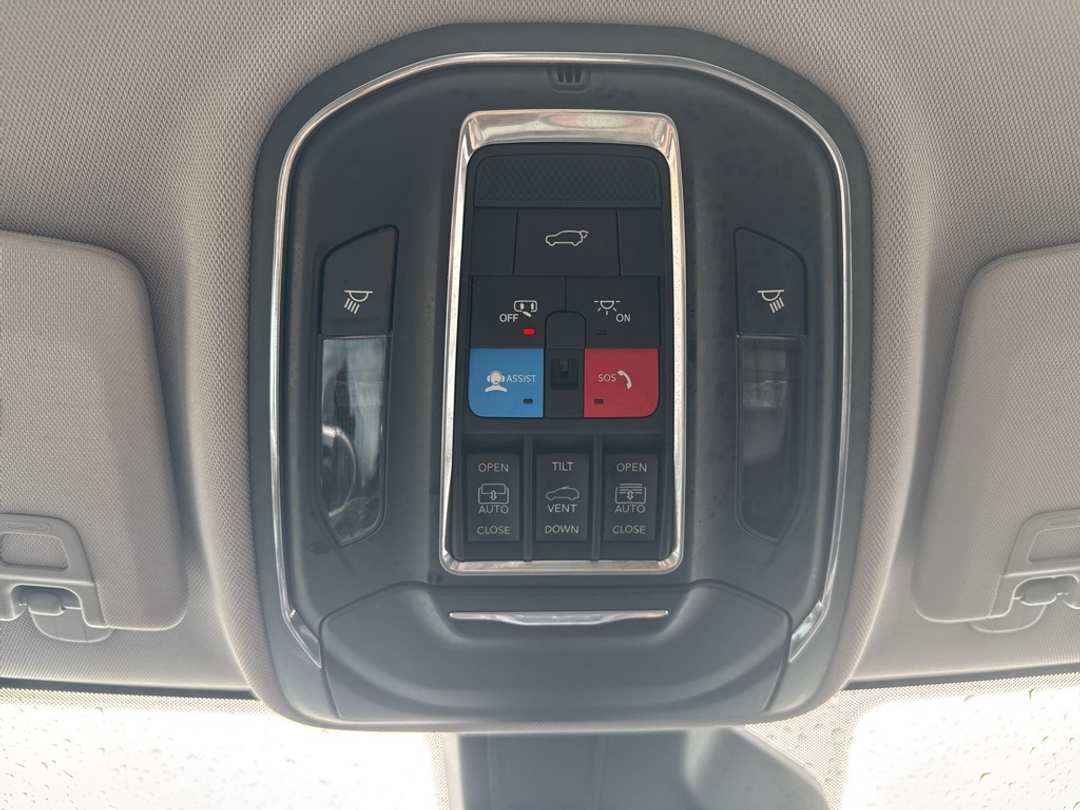 2022 Jeep Grand Cherokee Limited - Image 21