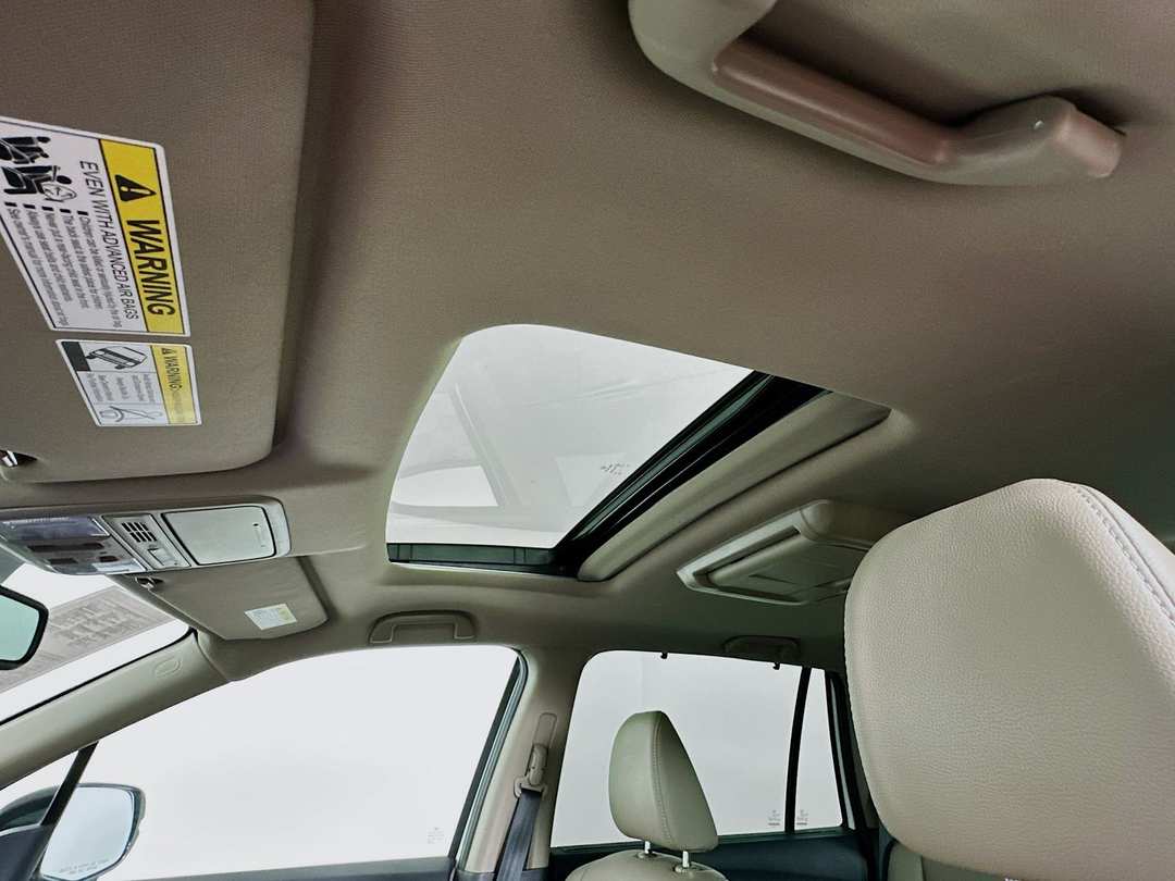 2017 Honda Pilot Touring - Image 23