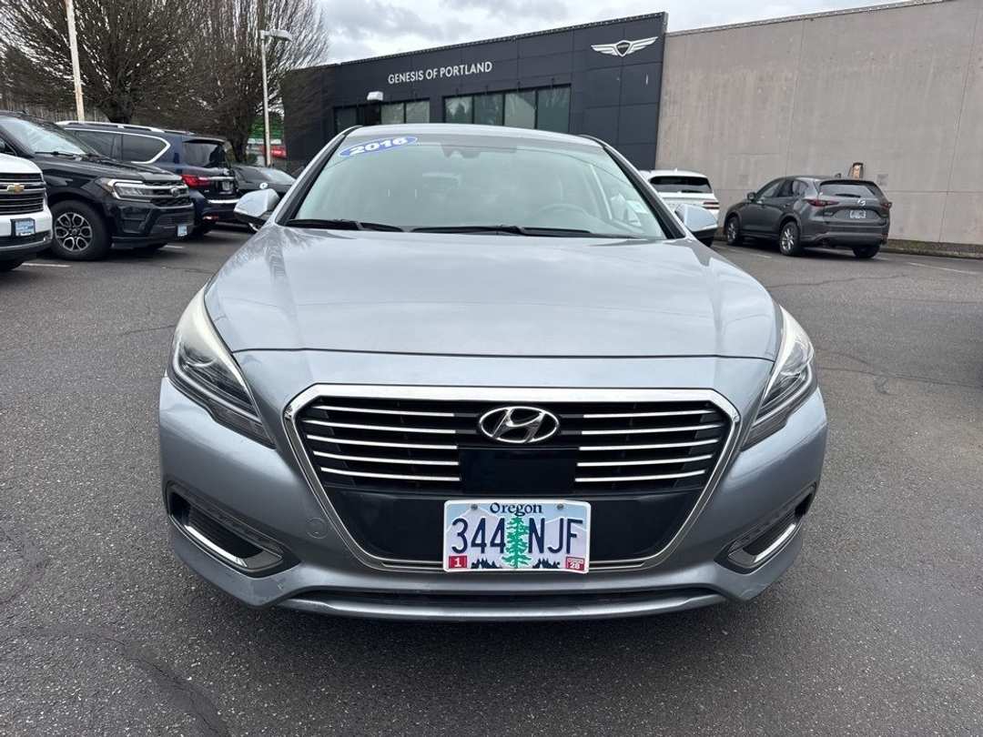 2016 Hyundai Sonata Limited - Image 2