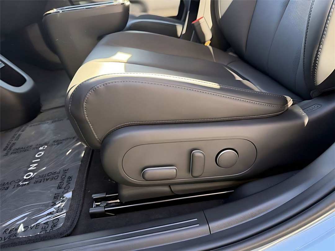 2026 Hyundai Ioniq 5 SEL - Image 13