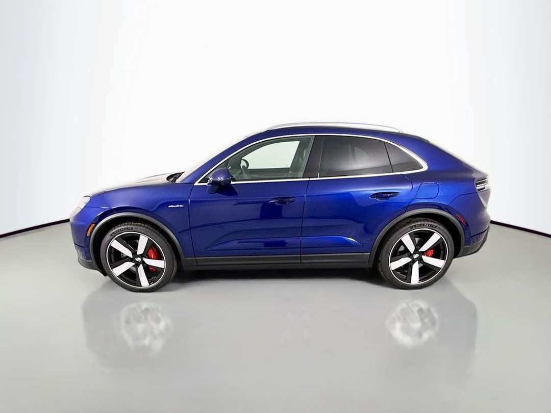 2025 Porsche Macan 4S - Image 2