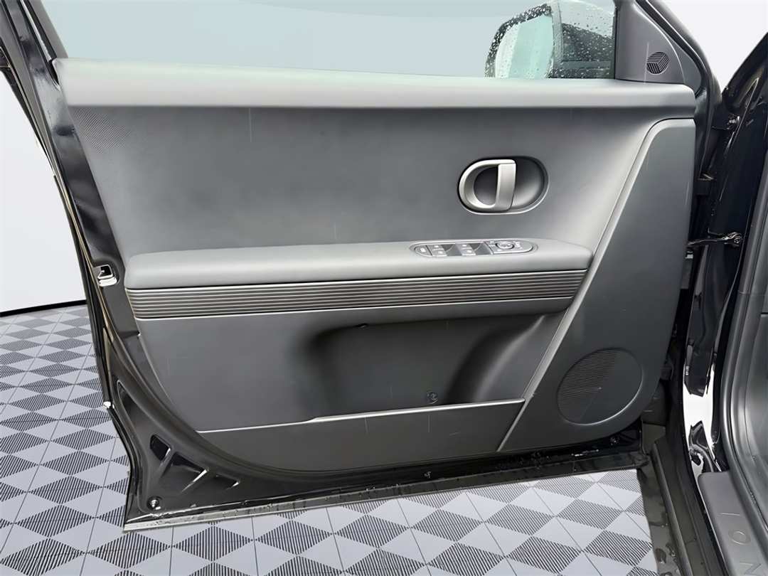 2026 Hyundai Ioniq 5 SE - Image 12