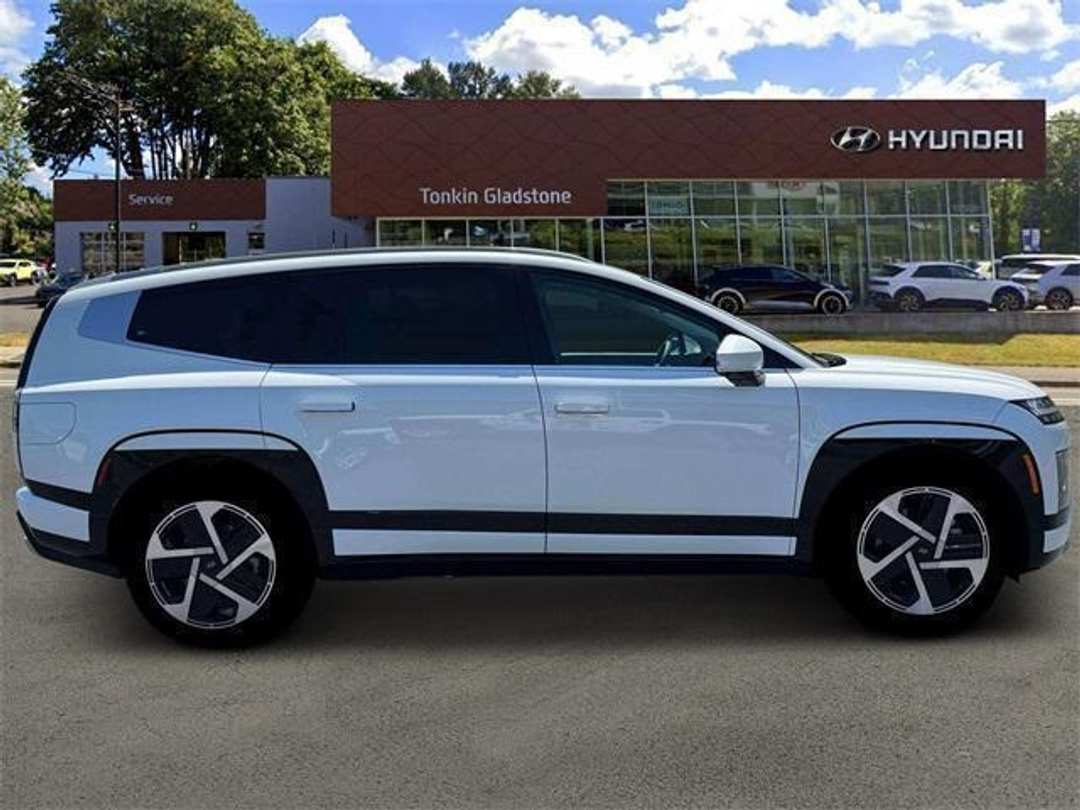 2026 Hyundai Ioniq 9 Performance Limited - Image 8