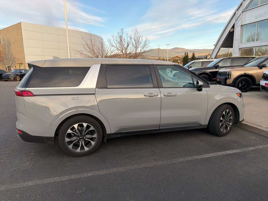 2024 Kia Carnival EX - Image 2