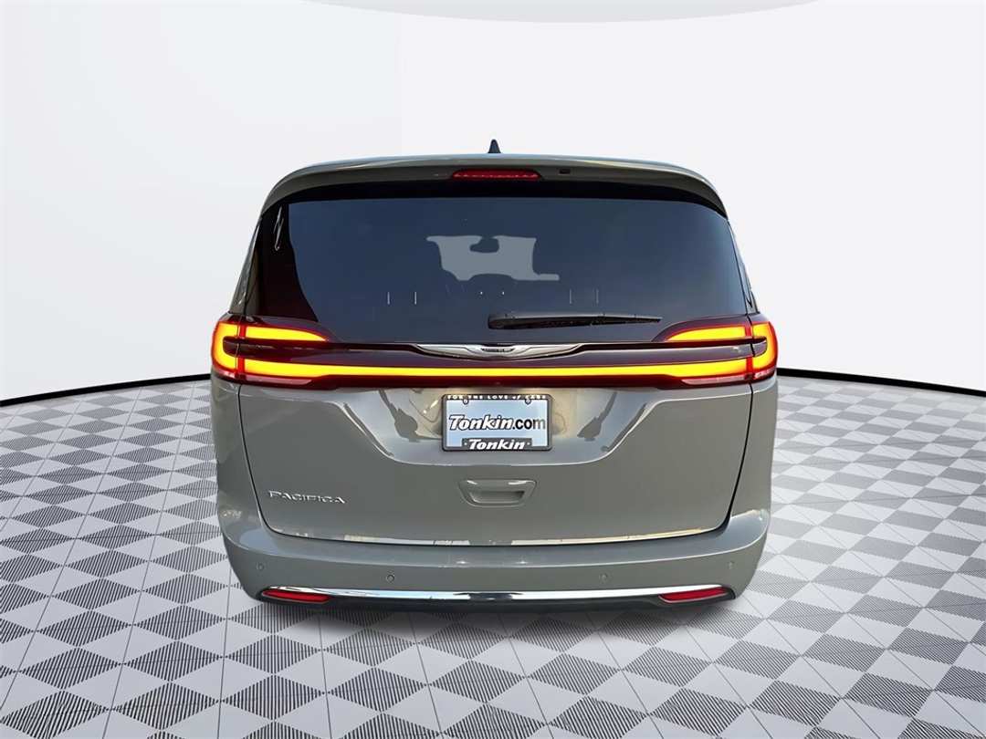 2025 Chrysler Pacifica Select - Image 4