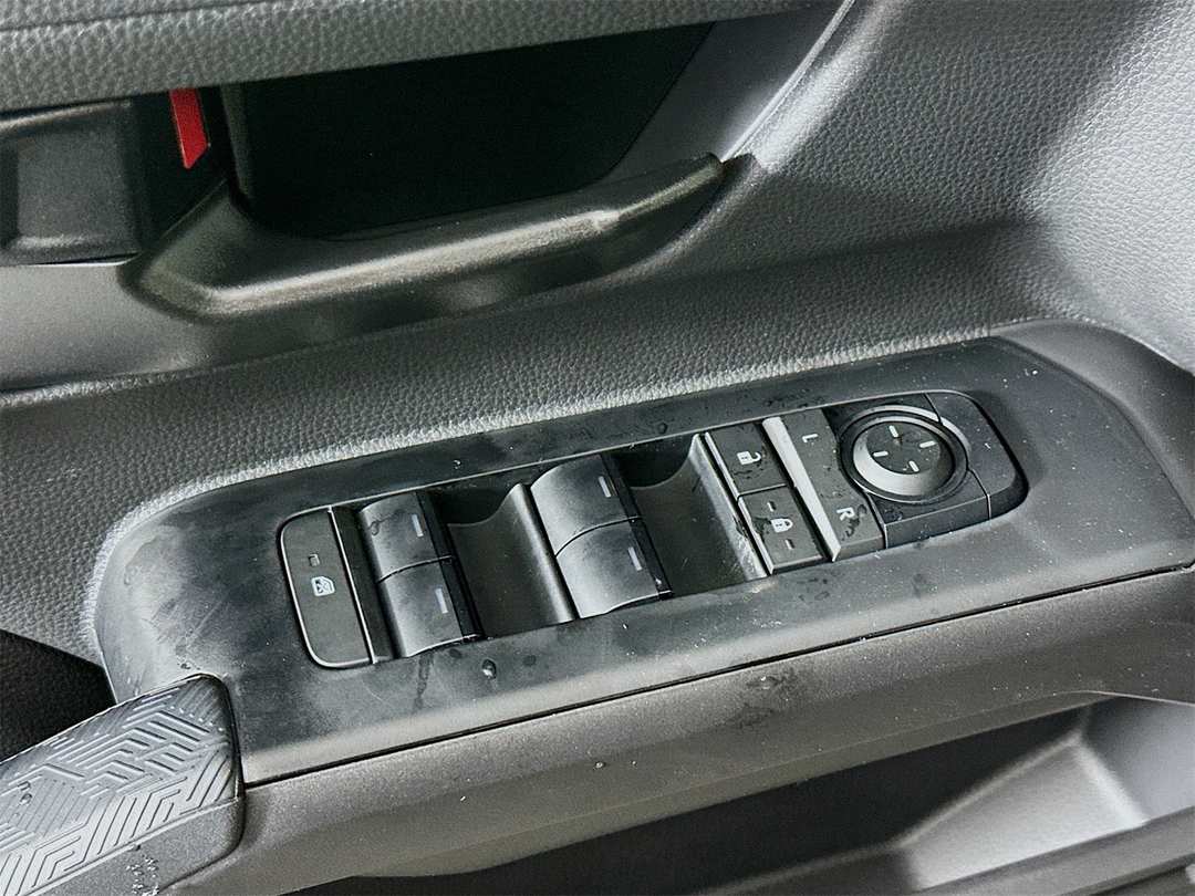 2025 Toyota Tacoma SR5 - Image 18