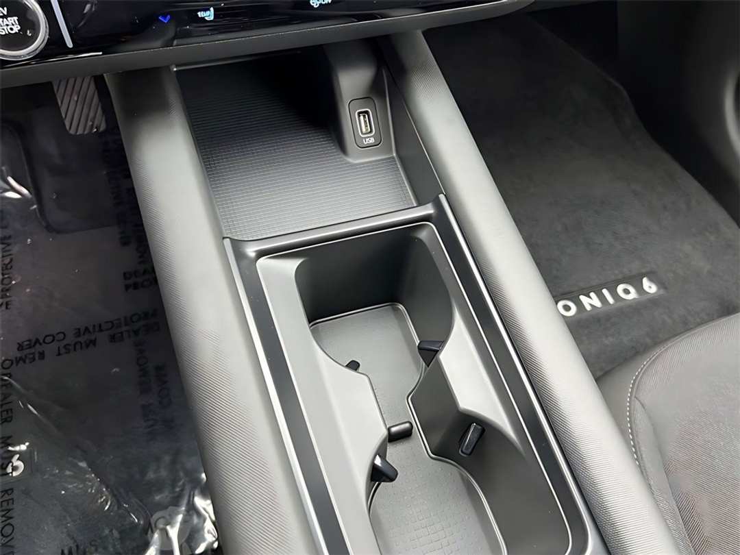 2025 Hyundai Ioniq 6 SE - Image 20