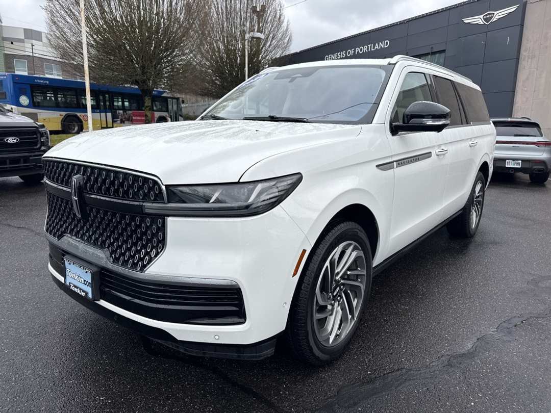 2025 Lincoln Navigator L Reserve - Image 3