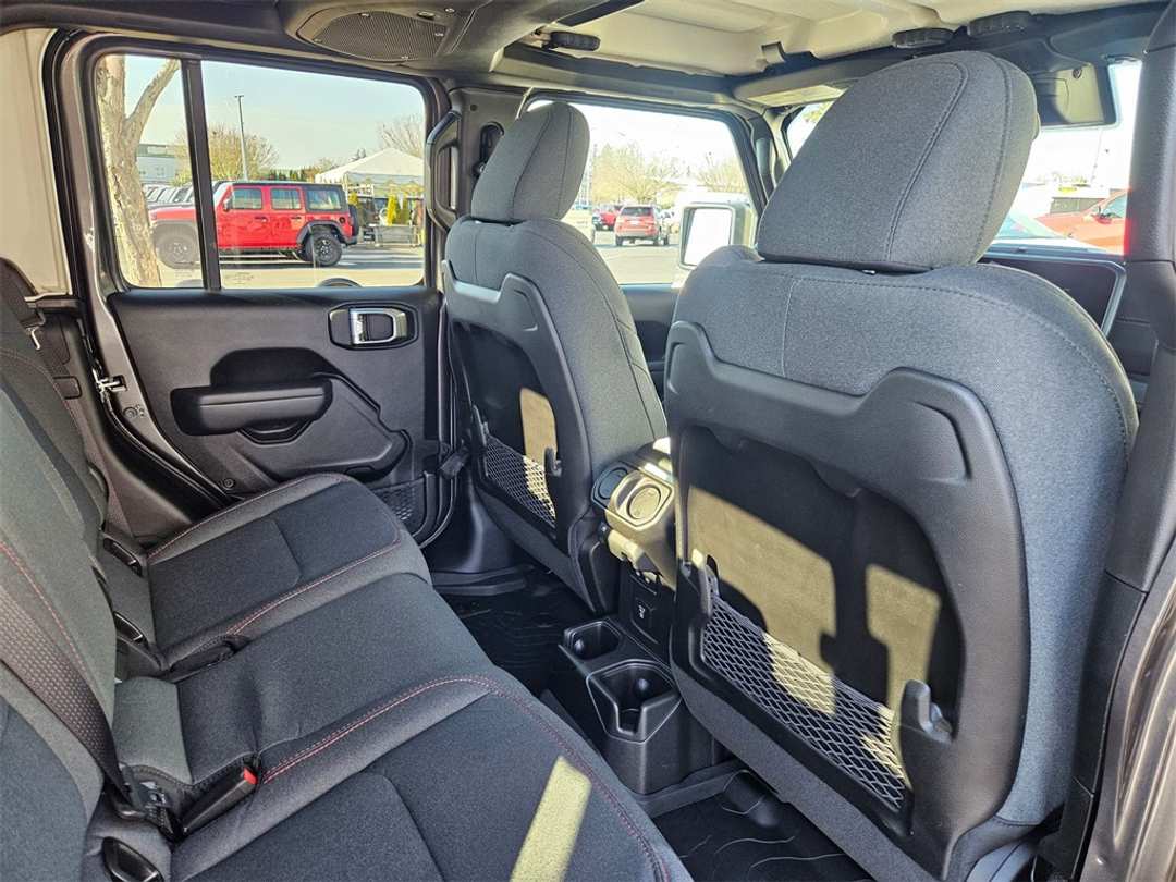 2025 Jeep Gladiator Rubicon - Image 37