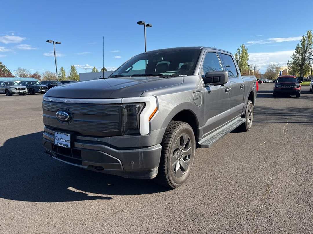 2023 Ford F-150 Lightning Lariat - Image 3