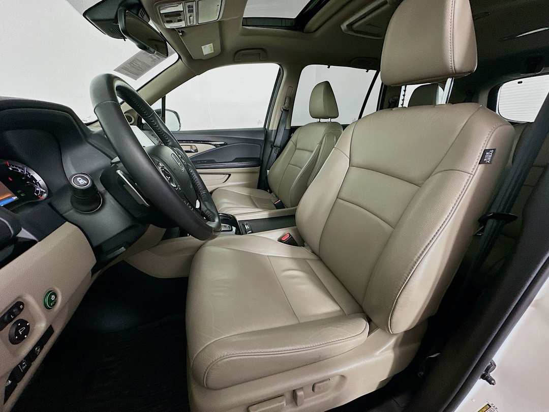 2017 Honda Pilot Touring - Image 22