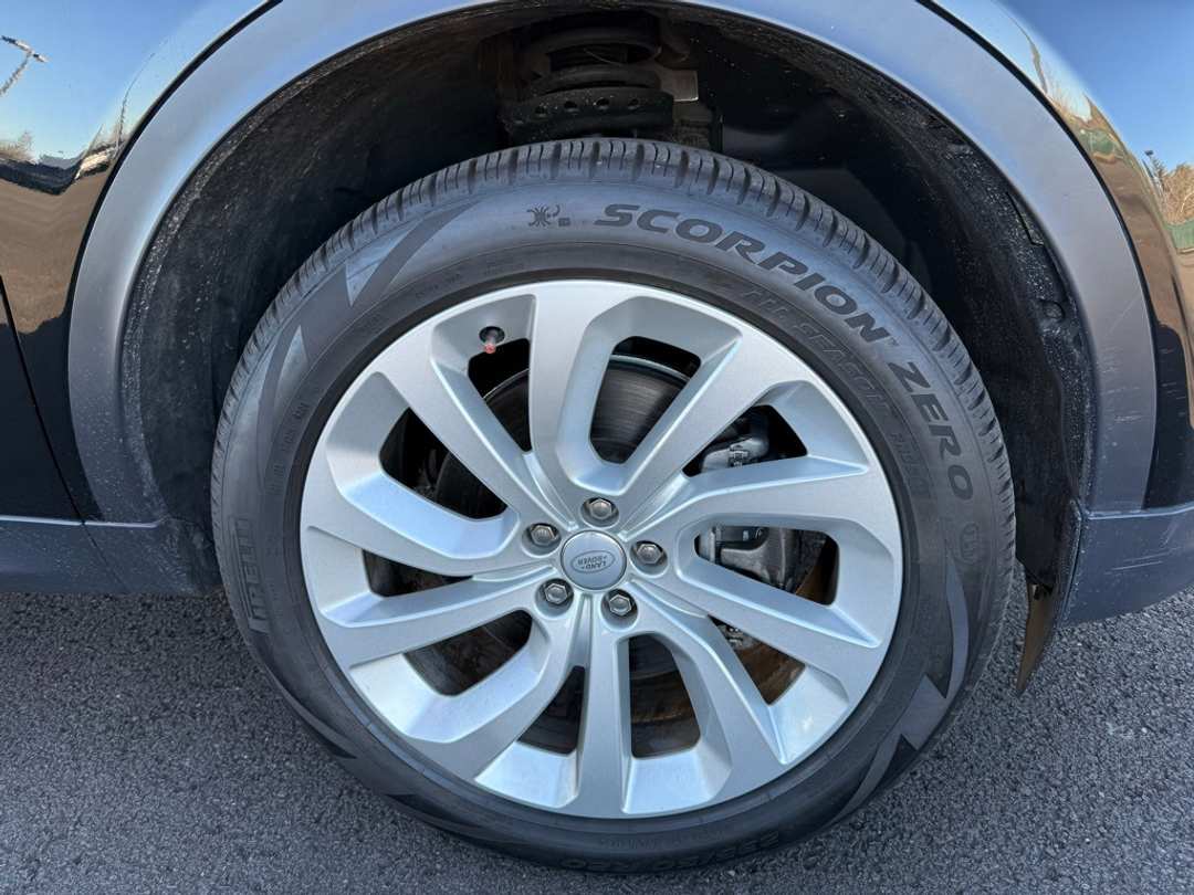 2023 Land Rover Discovery Sport SE - Image 25