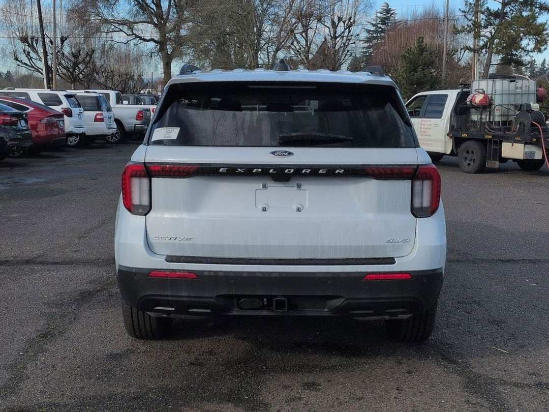 2026 Ford Explorer Active - Image 3