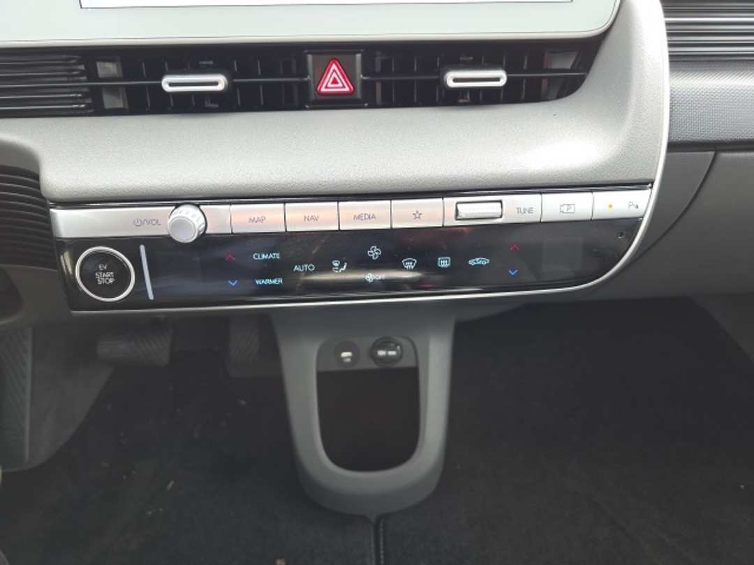 2023 Hyundai Ioniq 5 SE - Image 18