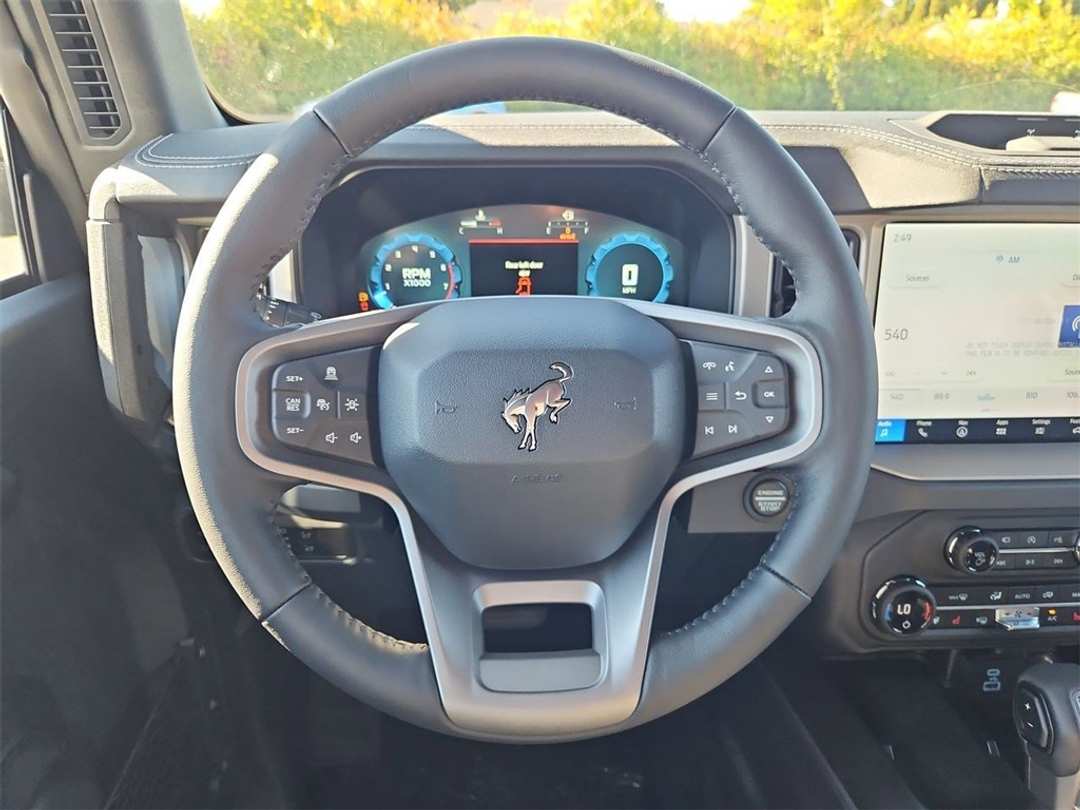 2025 Ford Bronco Outer Banks - Image 14