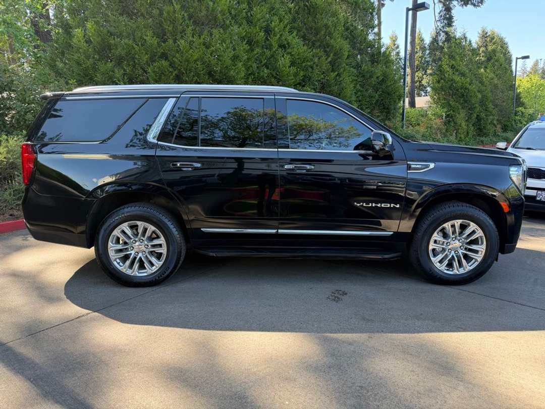 2023 GMC Yukon SLT - Image 2