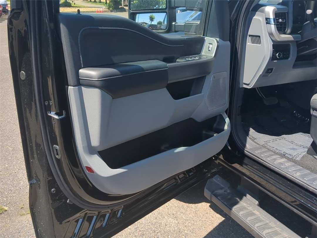 2025 Ford F-350Sd XLT - Image 9