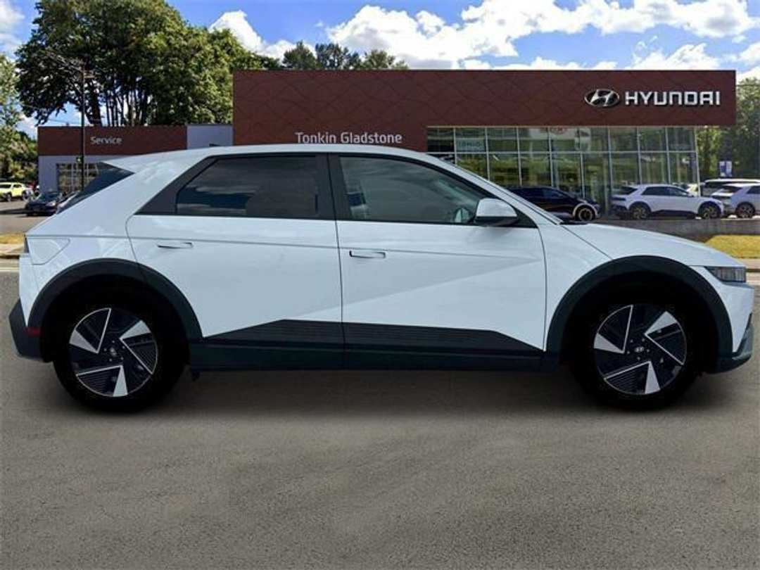 2025 Hyundai Ioniq 5 SE - Image 9