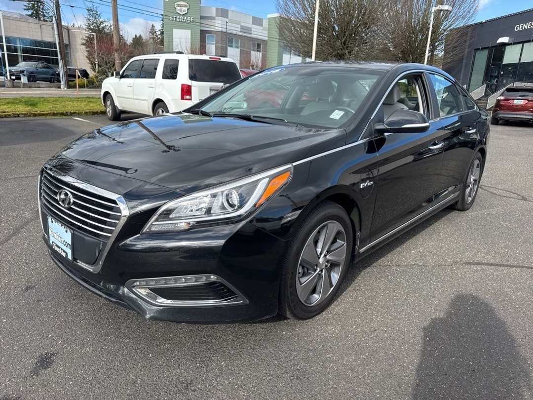 2016 Hyundai Sonata Base - Image 3