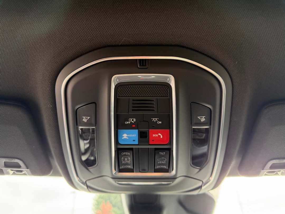 2025 Jeep Grand Cherokee Laredo X - Image 25