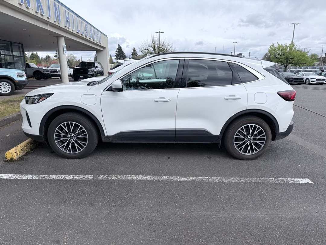 2023 Ford Escape STLine Select - Image 2
