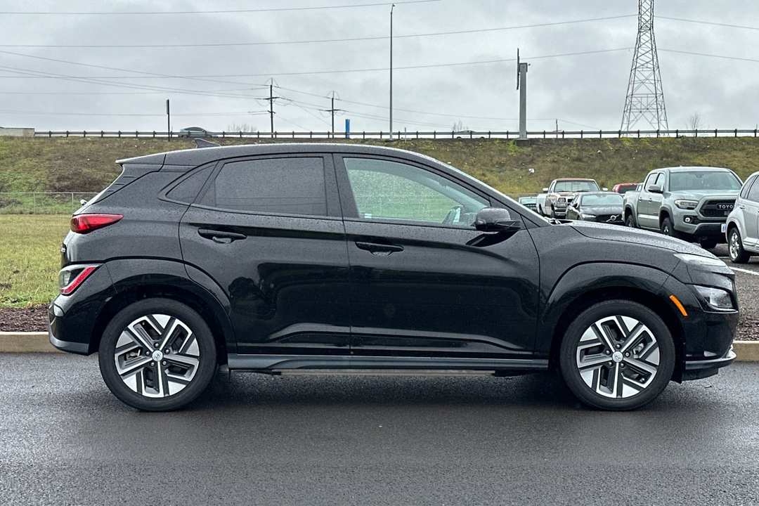 2023 Hyundai Kona SE - Image 2