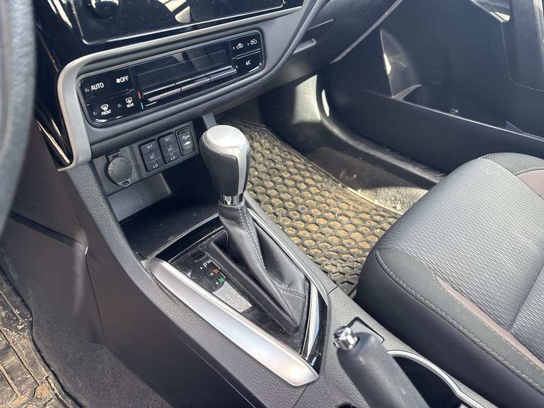 2017 Toyota Corolla LE - Image 3