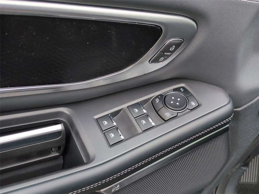 2026 Ford Expedition Platinum - Image 10