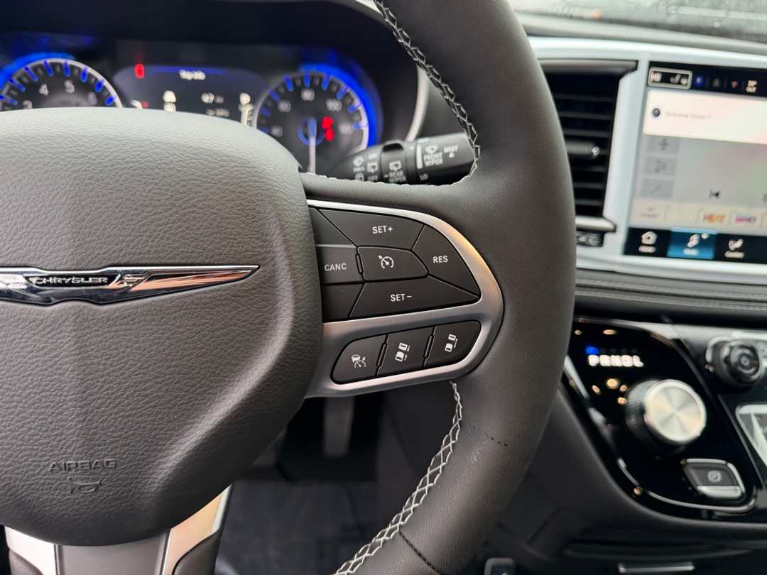 2026 Chrysler Pacifica Select - Image 19