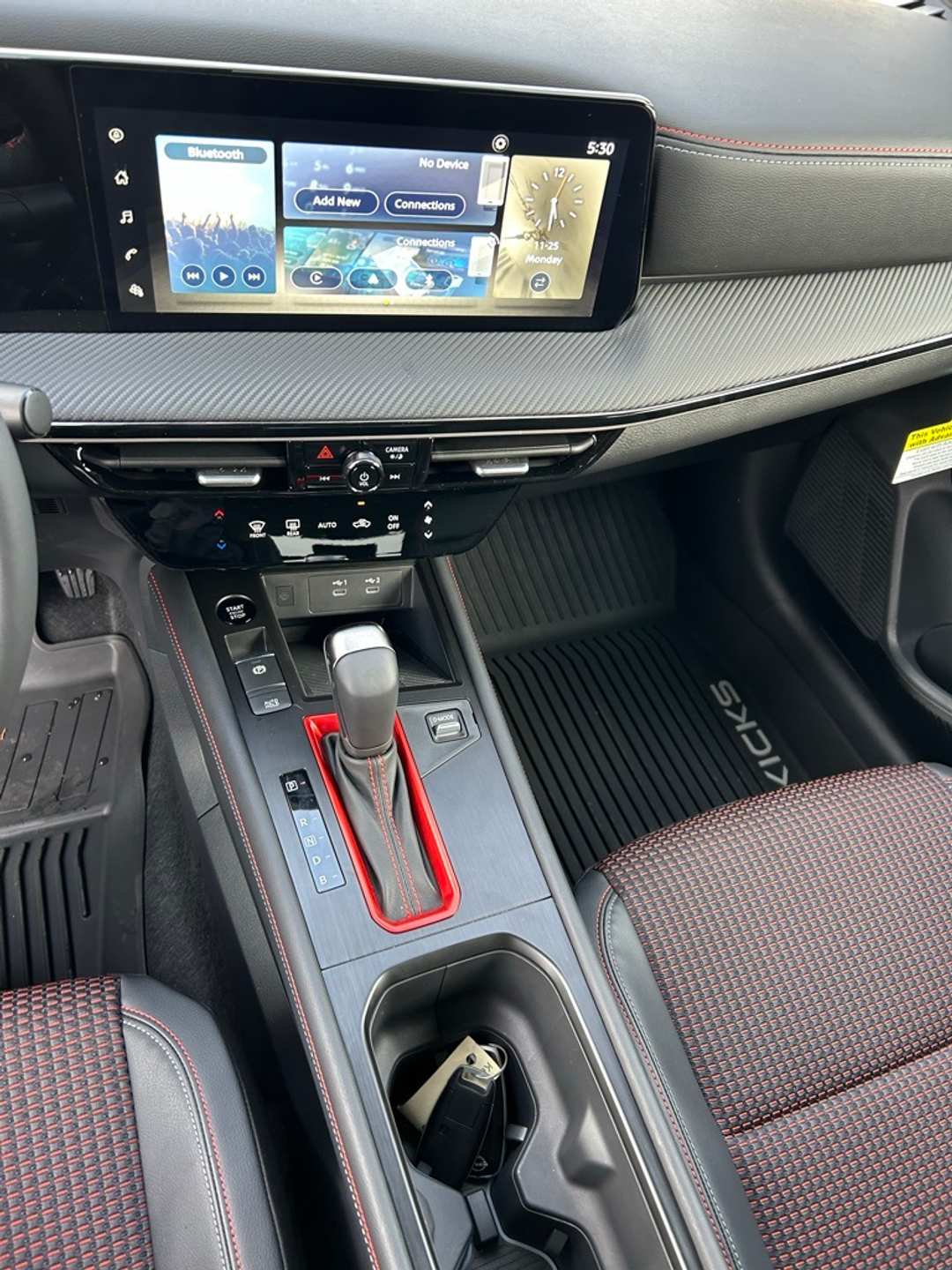 2025 Nissan Kicks SR - Image 18