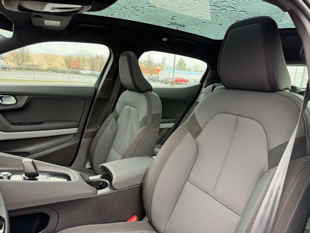 2022 Polestar 2 Long Range Dual Motor - Image 17