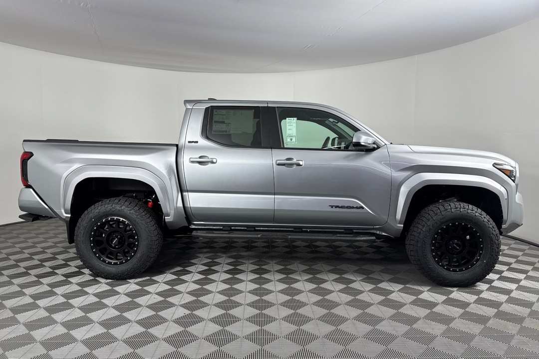 2025 Toyota Tacoma SR5 - Image 3