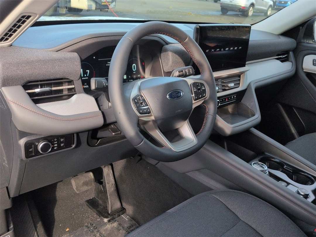 2026 Ford Explorer Active - Image 12