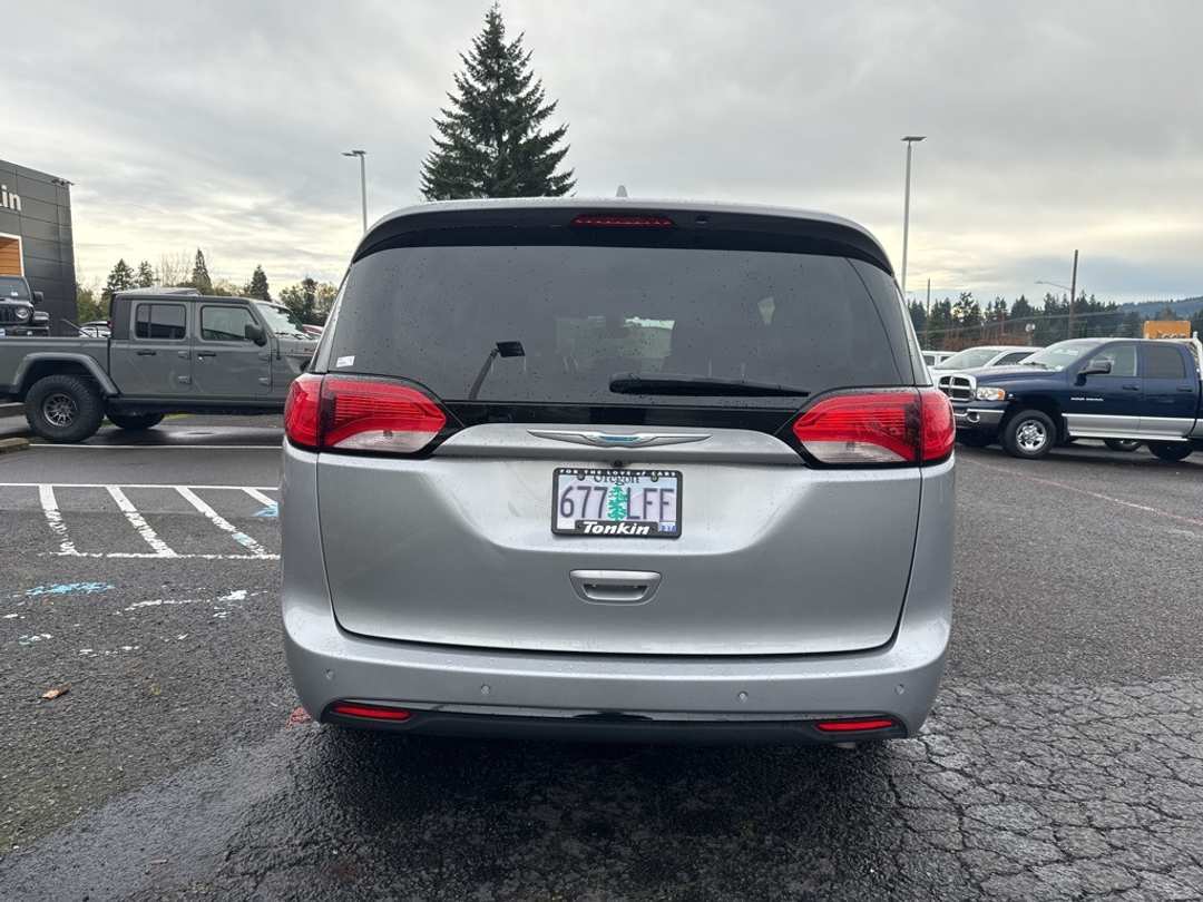 2018 Chrysler Pacifica Touring L - Image 6
