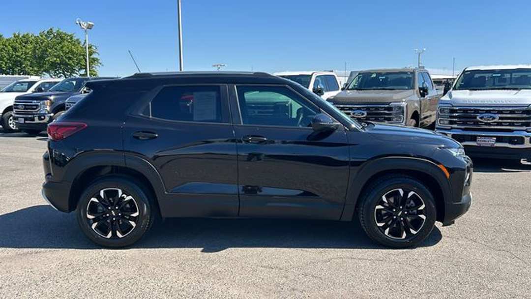 2021 Chevrolet Trailblazer LT - Image 2