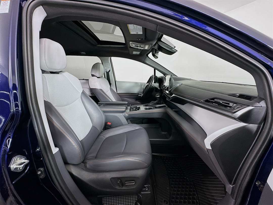 2022 Toyota Sienna XSE - Image 30