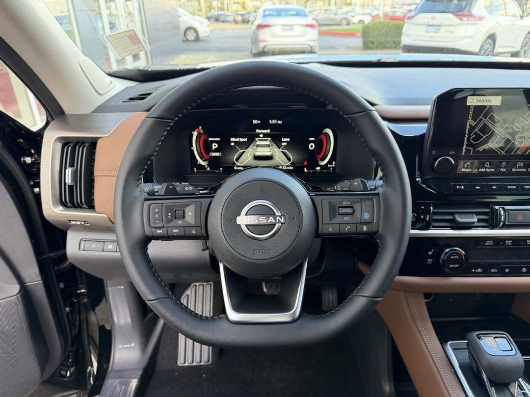 2025 Nissan Pathfinder Platinum - Image 19