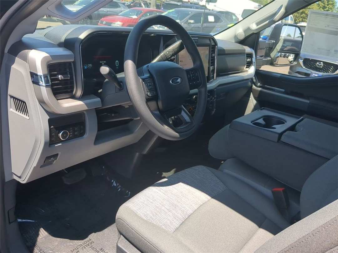 2025 Ford F-350Sd XLT - Image 12