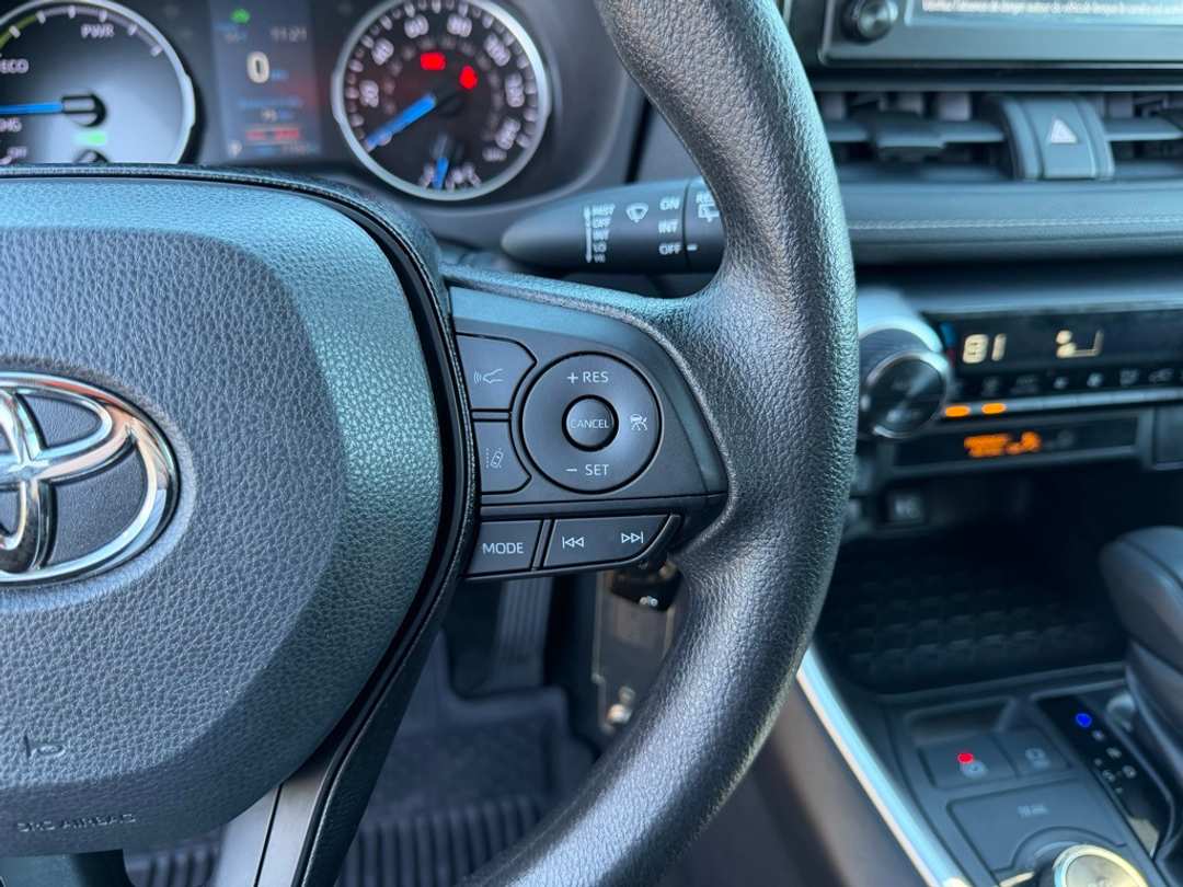 2019 Toyota Rav4 LE - Image 18