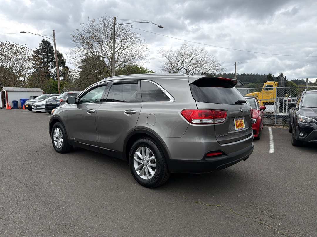 2017 Kia Sorento LX V6 - Image 3