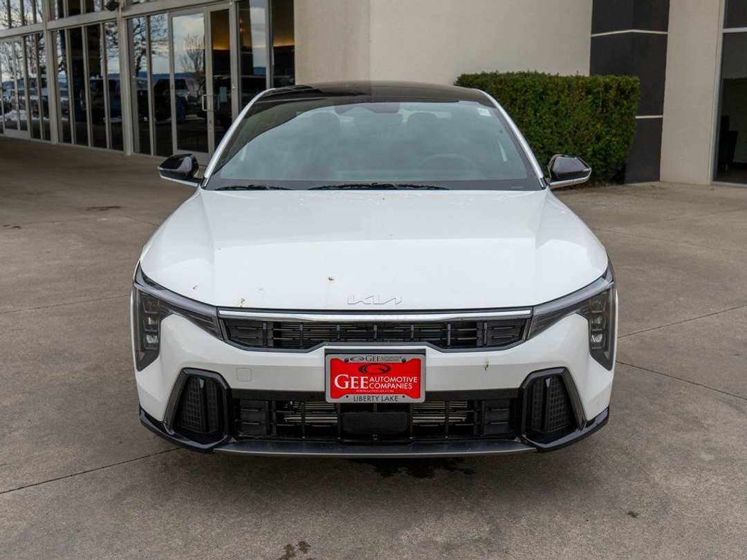2025 Kia K4 GTLine - Image 2