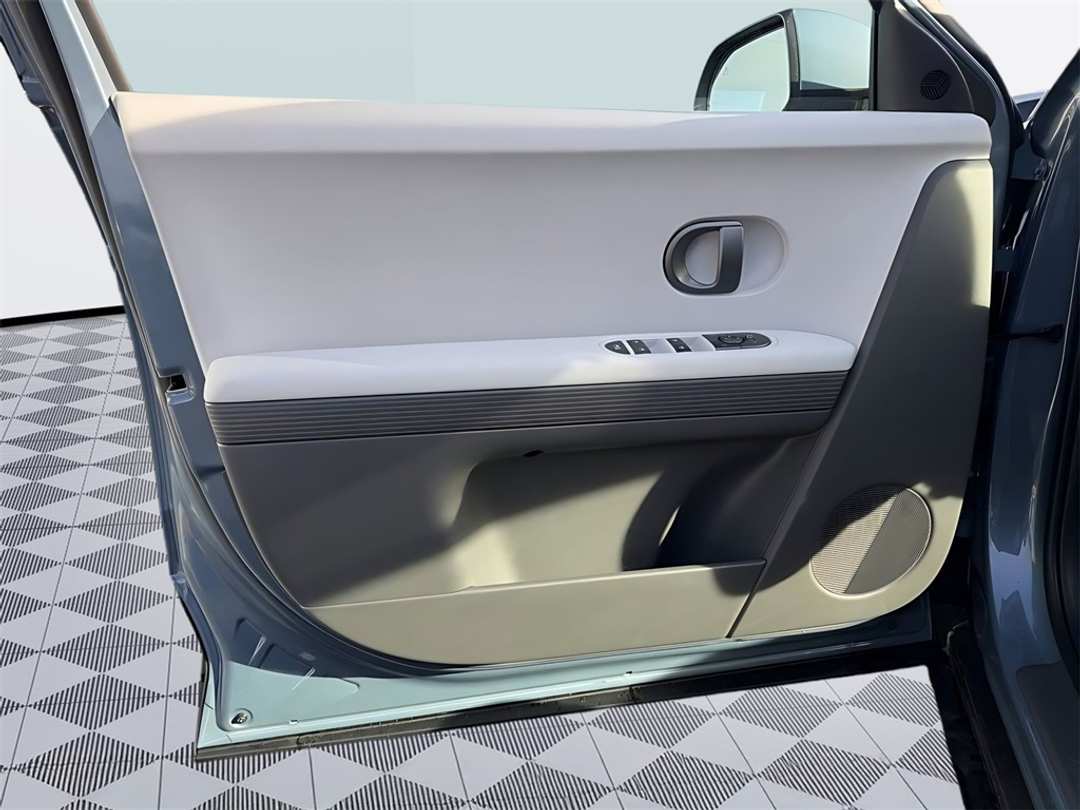 2026 Hyundai Ioniq 5 SEL - Image 11