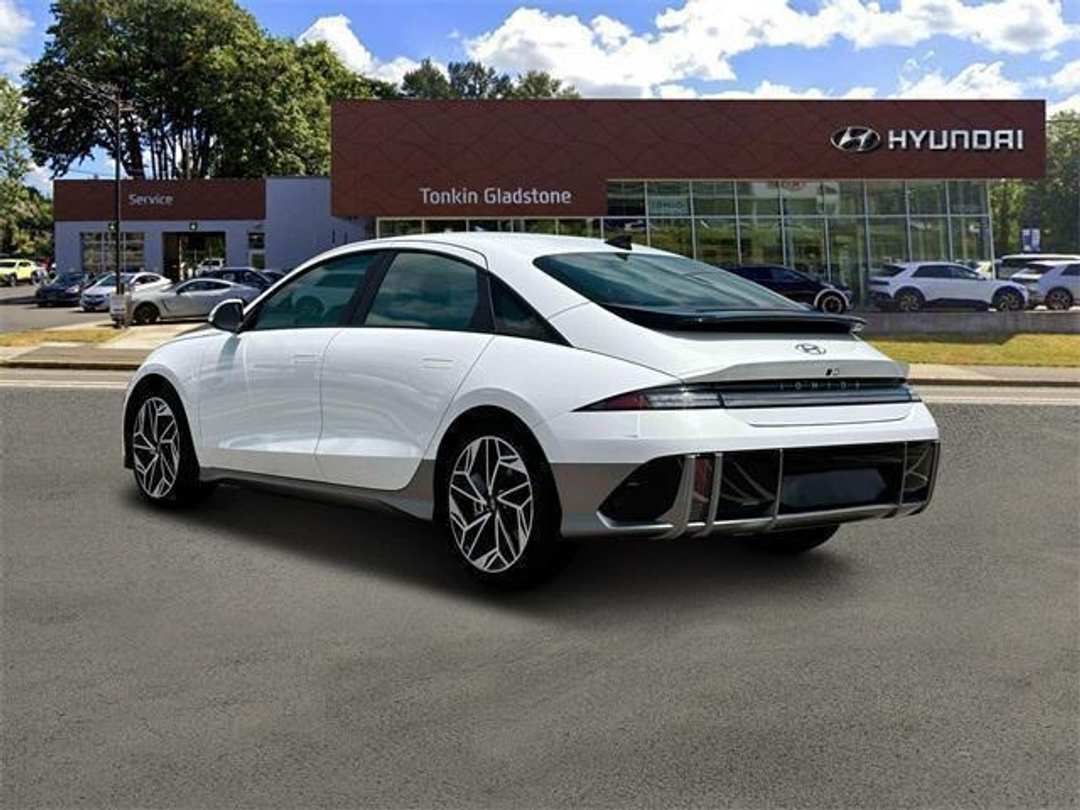 2025 Hyundai Ioniq 6 SEL - Image 5