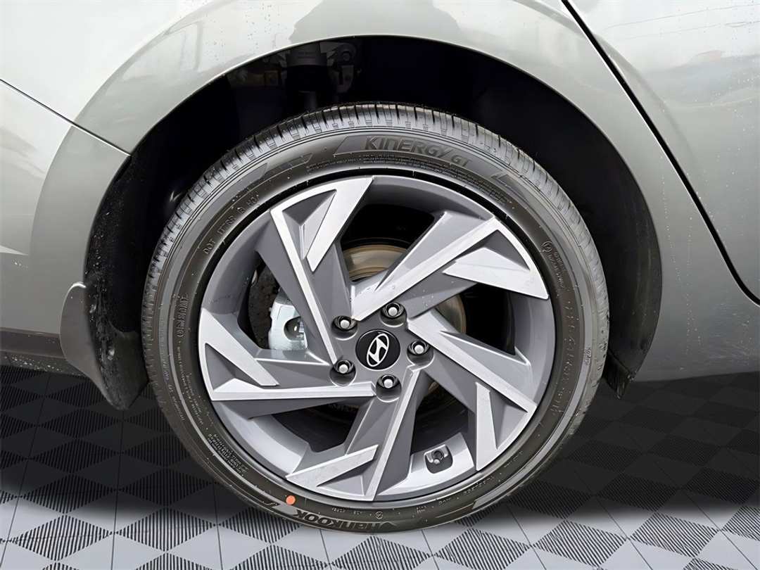 2026 Hyundai Elantra Limited - Image 9