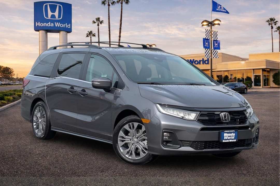2026 Honda Odyssey Touring - Image 2
