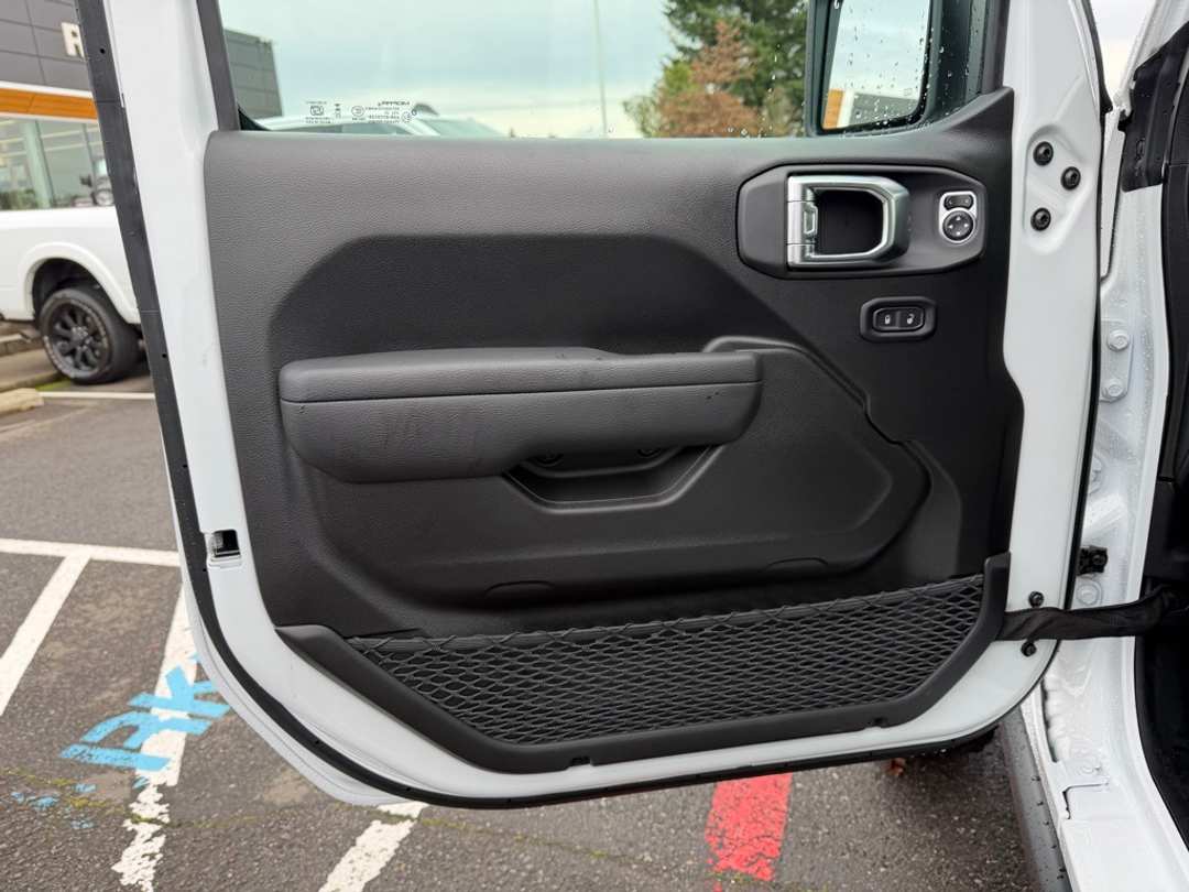 2026 Jeep Wrangler Rubicon - Image 12